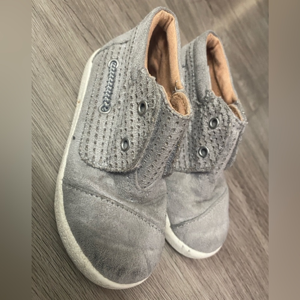 Tom’s kids high top size 8